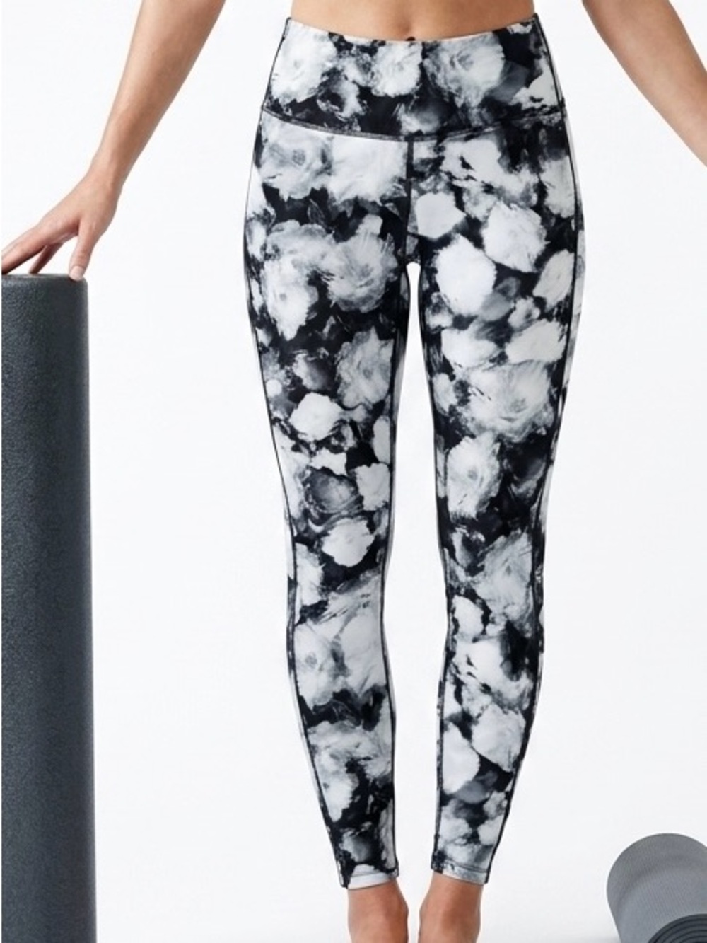 Athleta Chaturanga Floral Crush Leggings Black White S